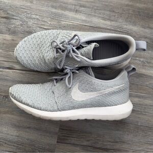 Nike Roshe Run Flyknit Gray Sneakers Men’s 8 677243-012